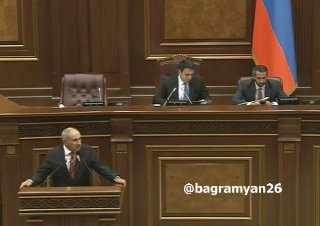 Никол Пашинян выступает с заявлением о новой революции после выборов в Армении