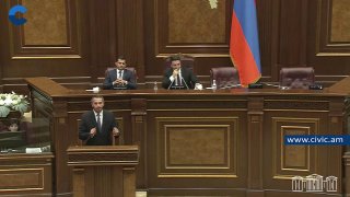 Рубен Рубинян на заседании парламента Армении в Ереване