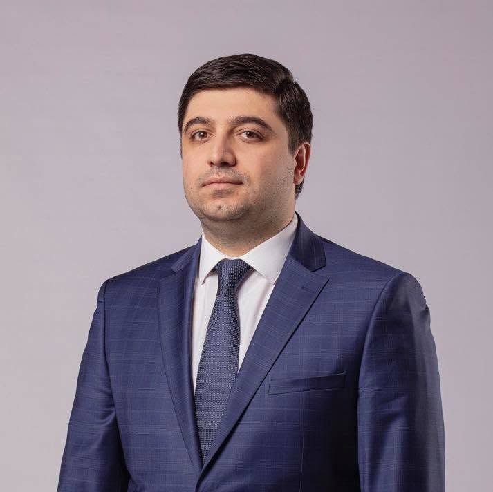 Вагаршак Акобян, депутат от Гегаркуника, выступает в парламенте