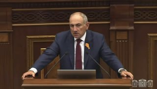 Никол Пашинян выступает с заявлением о незаконности оппозиции 9-го созыва