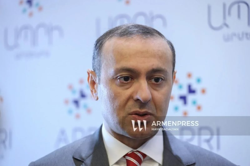Секретарь Совета безопасности Армении Армен Григорян на брифинге