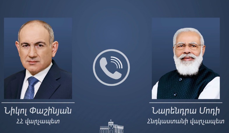 Фото: премьер-министр Индии Нарендра Моди за рабочим столом