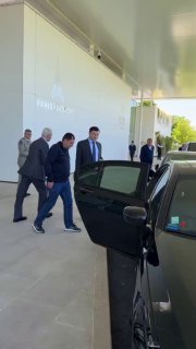 Министр обороны Армении Сурен Папикян в аэропорту Парижа
