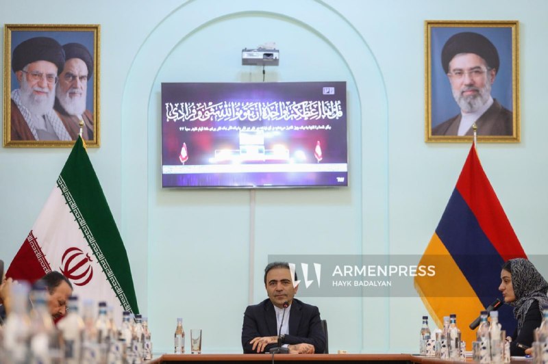 Премьер-министр Армении Никол Пашинян на церемонии прощания с верховным лидером Ирана в Тегеране