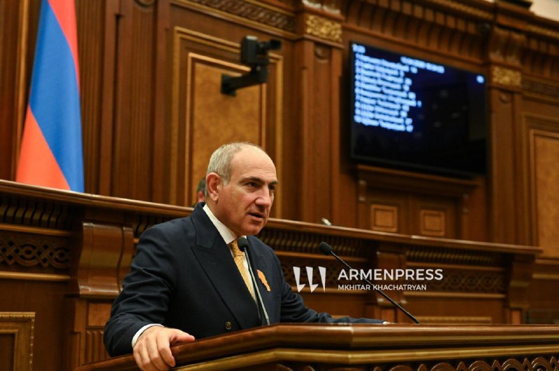Премьер-министр Армении Никол Пашинян выступает в Национальном Собрании, Ереван