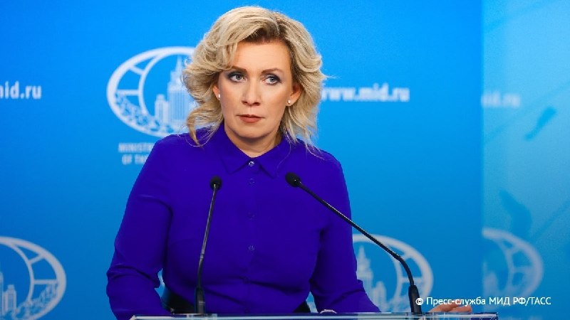 Мария Захарова выступает на брифинге, Гегаркуник