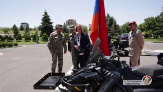 Посол Германии Клаудия Буш передает снегоходы Минобороны Армении в Гегаркунике