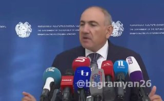 Никол Пашинян выступает на мероприятии в Армении