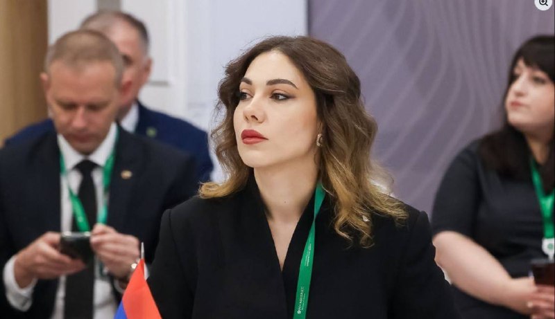 Депутат Србуи Галян поздравляет с решением КС по выборам в Гегаркунике