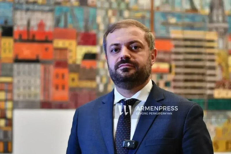Министр экономики Армении Геворг Папоян обсуждает программу поддержки экспорта, важную для Гегаркуника.