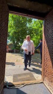 Никол Пашинян в церкви Сурб Аствацацин в Бжни