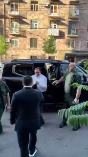 Сурен Папикян на встрече с молодёжной организацией «Гражданского договора» в Севане