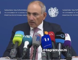 Никол Пашинян на брифинге отвечает на вопросы журналистов