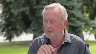 Фото Ибрахима Азизи, председателя Комиссии по нацбезопасности парламента Ирана, комментирующего атаку на судно в Каспийском