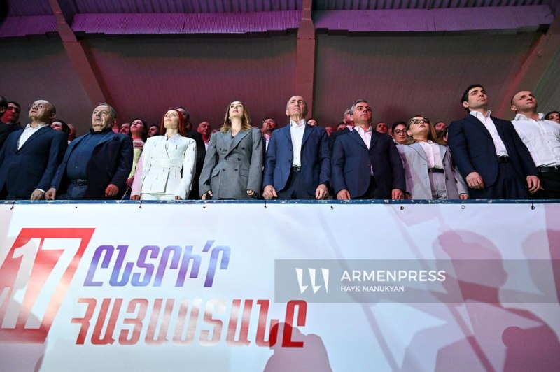 Заседание парламента Армении, депутаты обсуждают мандаты блока «Армения»