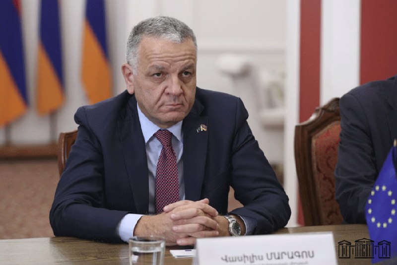 Посол ЕС Василис Марагос на встрече с армянскими экспортерами, обсуждающими вызовы для экономики Гегаркуника
