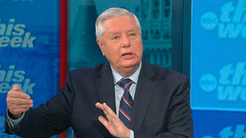 Сенатор Линдси Грэм выступает с заявлением о санкциях против России