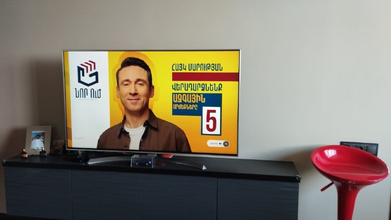 Скриншот экрана с видео на YouTube, на котором видна политическая агитация в Севане в «день тишины».