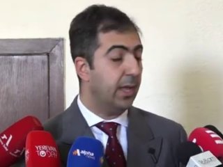 Адвокат Арам Орбелян выступает в Конституционном суде, объясняя оптические эффекты на выборах в Севане.
