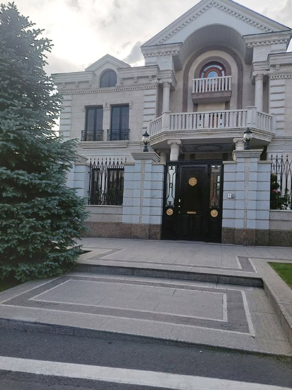Особняк семьи Карапетянов в Севане, зарегистрированный как пять отдельных домов