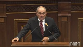 Никол Пашинян выступает с заявлением о возвращении 300 тысяч азербайджанцев в Гегаркунике