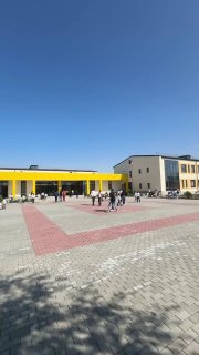 Средняя школа в селе Покр Веди Араратской области, построенная после обещания премьер-министра