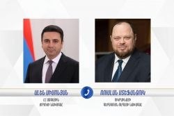 Ален Симонян и Руслан Стефанчук в телефонном разговоре