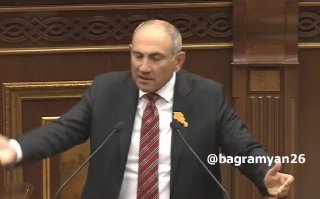 Никол Пашинян выступает в Гегаркунике, обращаясь к оппозиции