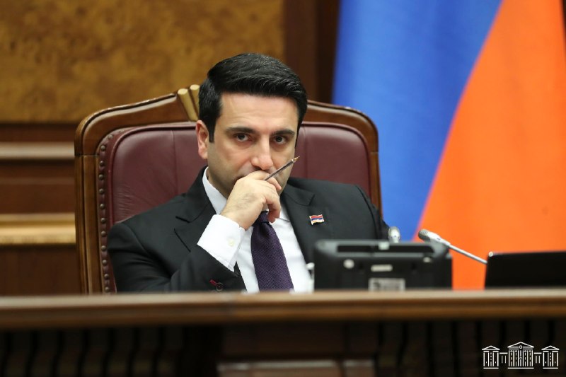 Ален Симонян выступает с заявлением о партиях, дававших взятки, в Гегаркунике