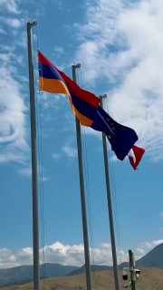 Никол Пашинян на стройке Вединского водохранилища в Араратской области